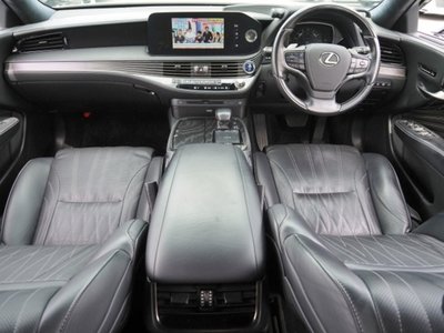صورة مصغرة 21 لـ 2021 Lexus LS