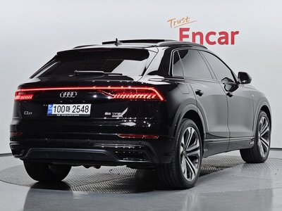 AUDI Q8 - 4