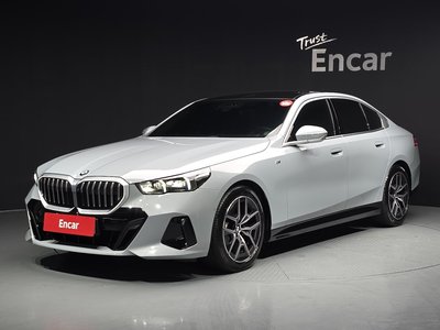 2024 BMW 5 SERIES photo 1