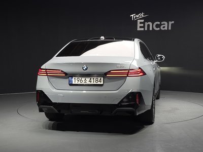 2024 BMW 5 SERIES photo 3