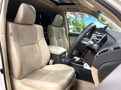 TOYOTA LAND CRUISER PRADO - 8