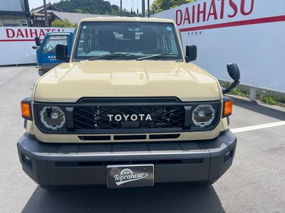 TOYOTA LAND CRUISER 70 - 3