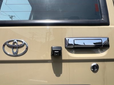 TOYOTA LAND CRUISER 70 - 9