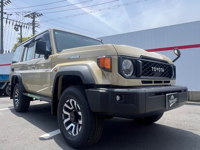 TOYOTA LAND CRUISER 70 - 1