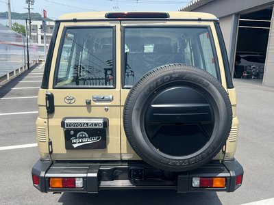 TOYOTA LAND CRUISER 70 - 4
