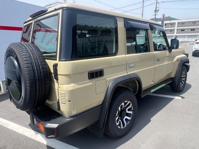 TOYOTA LAND CRUISER 70 - 8