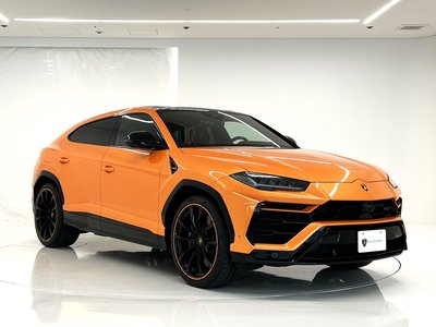 LAMBORGHINI URUS - 1