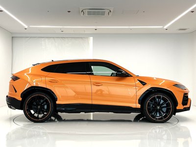 LAMBORGHINI URUS - 9