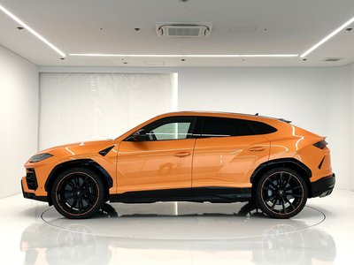LAMBORGHINI URUS - 5