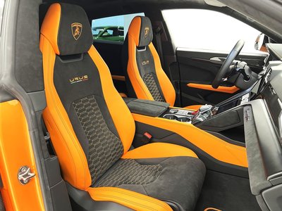 LAMBORGHINI URUS - 2