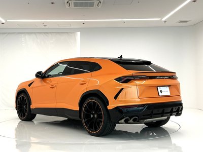 LAMBORGHINI URUS - 6