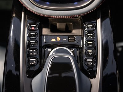صورة مصغرة 30 لـ 2024 Aston Martin DBX