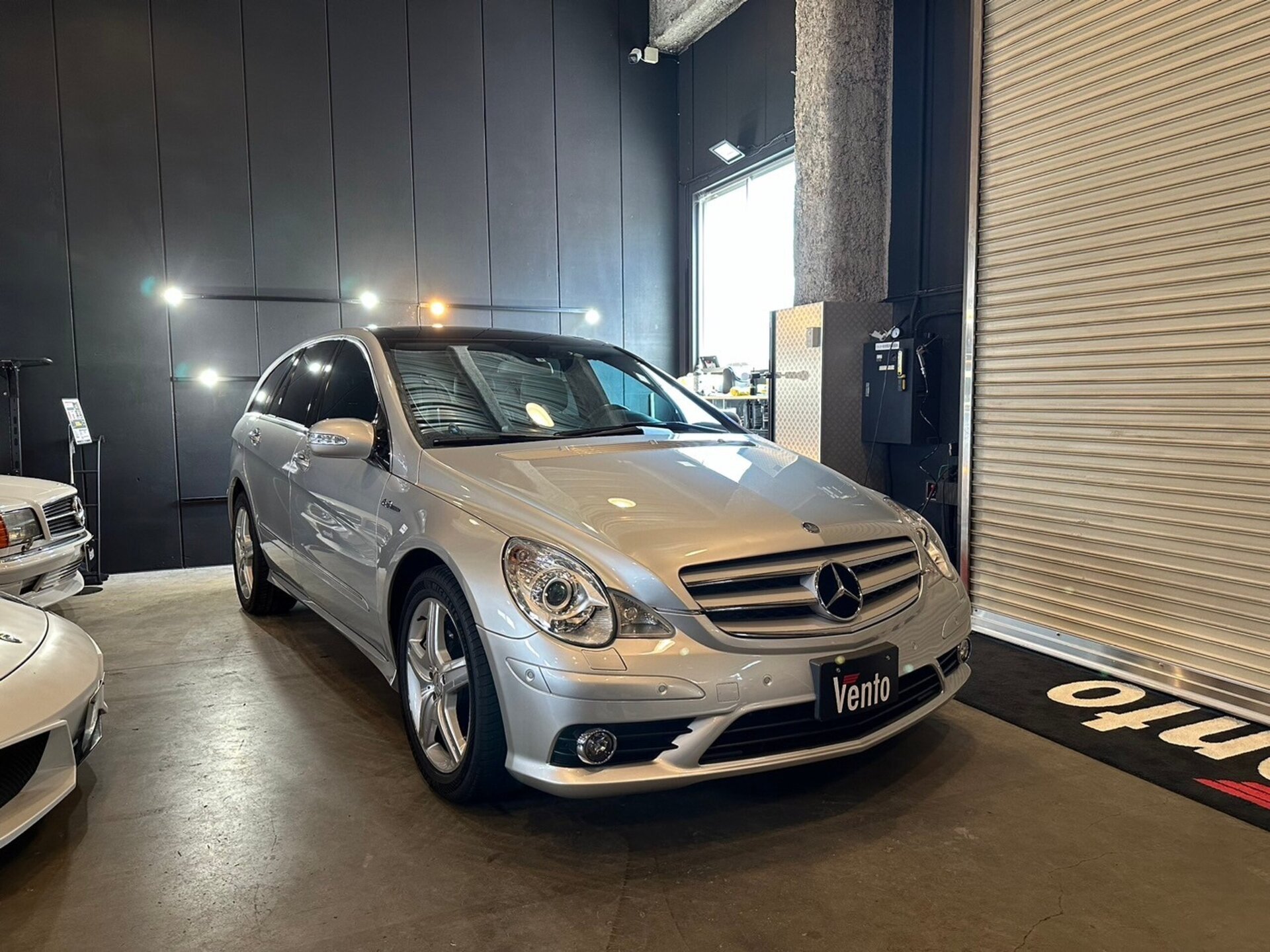 MERCEDES-BENZ R-CLASS AMG - View 1