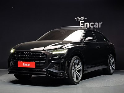 AUDI Q8 - 1