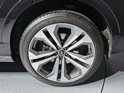 AUDI Q8 - 8