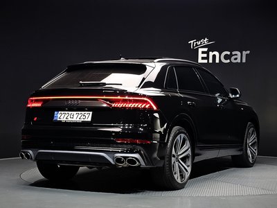 AUDI Q8 - 4