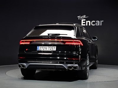 AUDI Q8 - 3