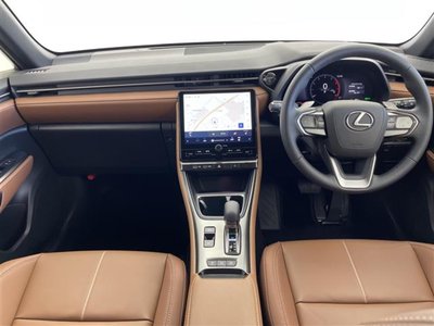 صورة 4 لـ 2025 Lexus LBX