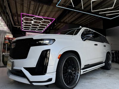 CADILLAC ESCALADE - 1