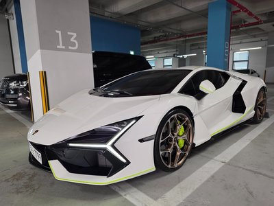 صورة 1 لـ 2025 Lamborghini REVUELTO