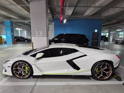 صورة 2 لـ 2025 Lamborghini REVUELTO