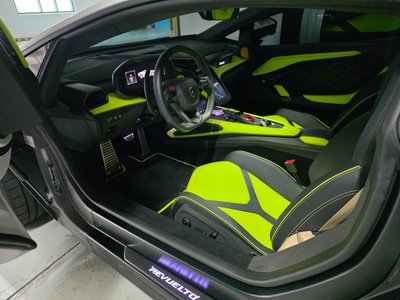 صورة 7 لـ 2025 Lamborghini REVUELTO