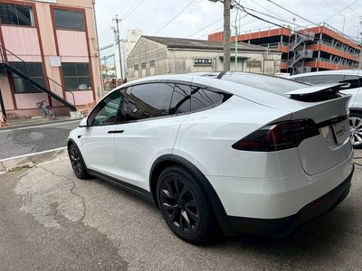 TESLA MODEL X - 8