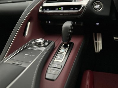 2017 Lexus LC — миниатюра 25