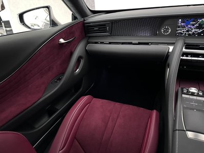 2017 Lexus LC — миниатюра 29