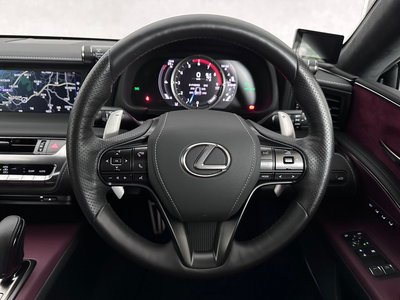 2017 Lexus LC — миниатюра 18