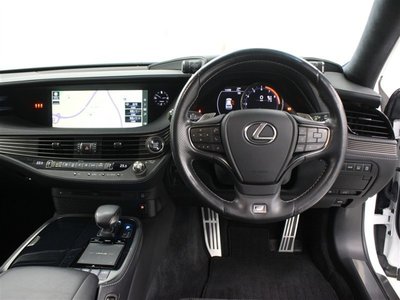 LEXUS LS - 6