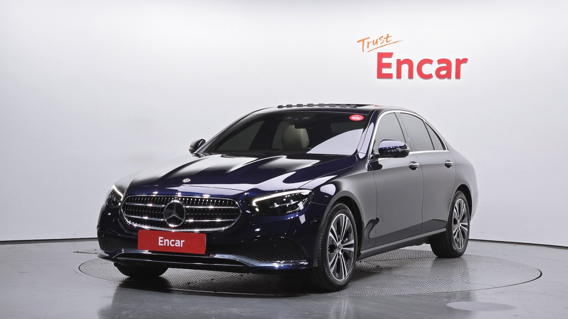 MERCEDES-BENZ E-CLASS - View 1