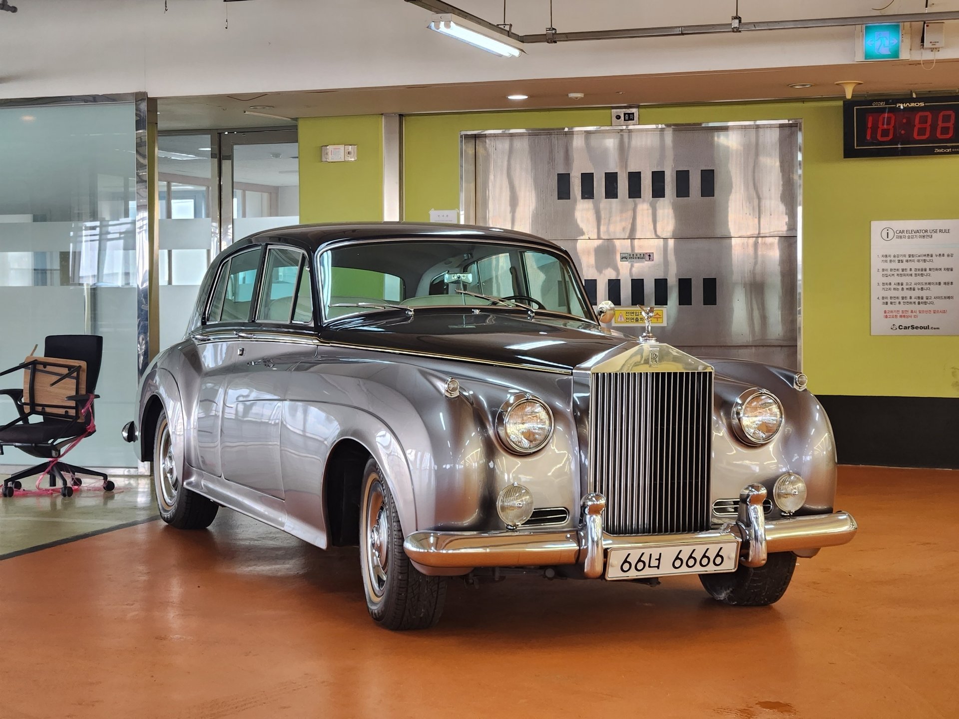 ROLLS ROYCE PHANTOM - View 1