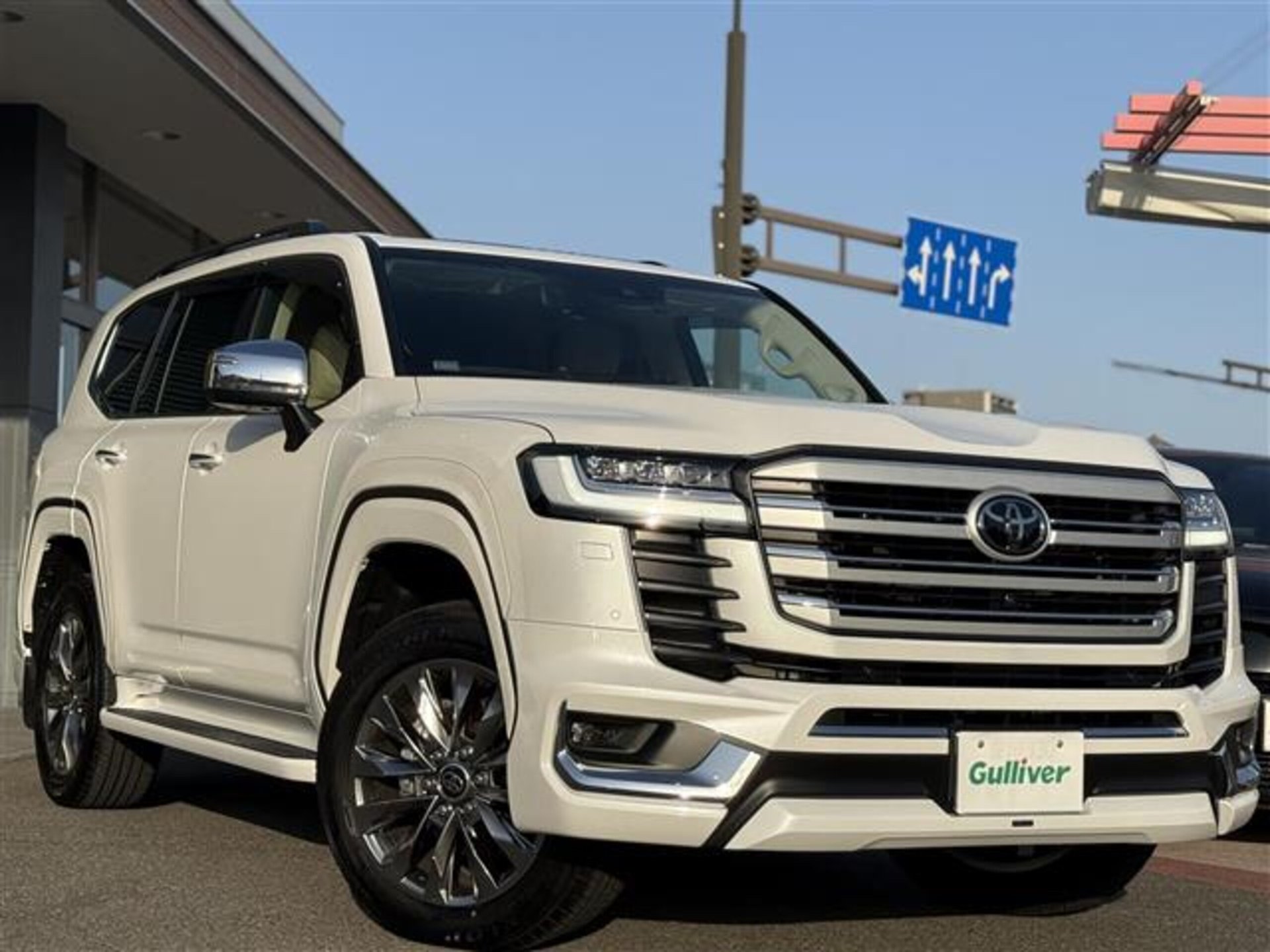 TOYOTA LAND CRUISER 300 - View 1