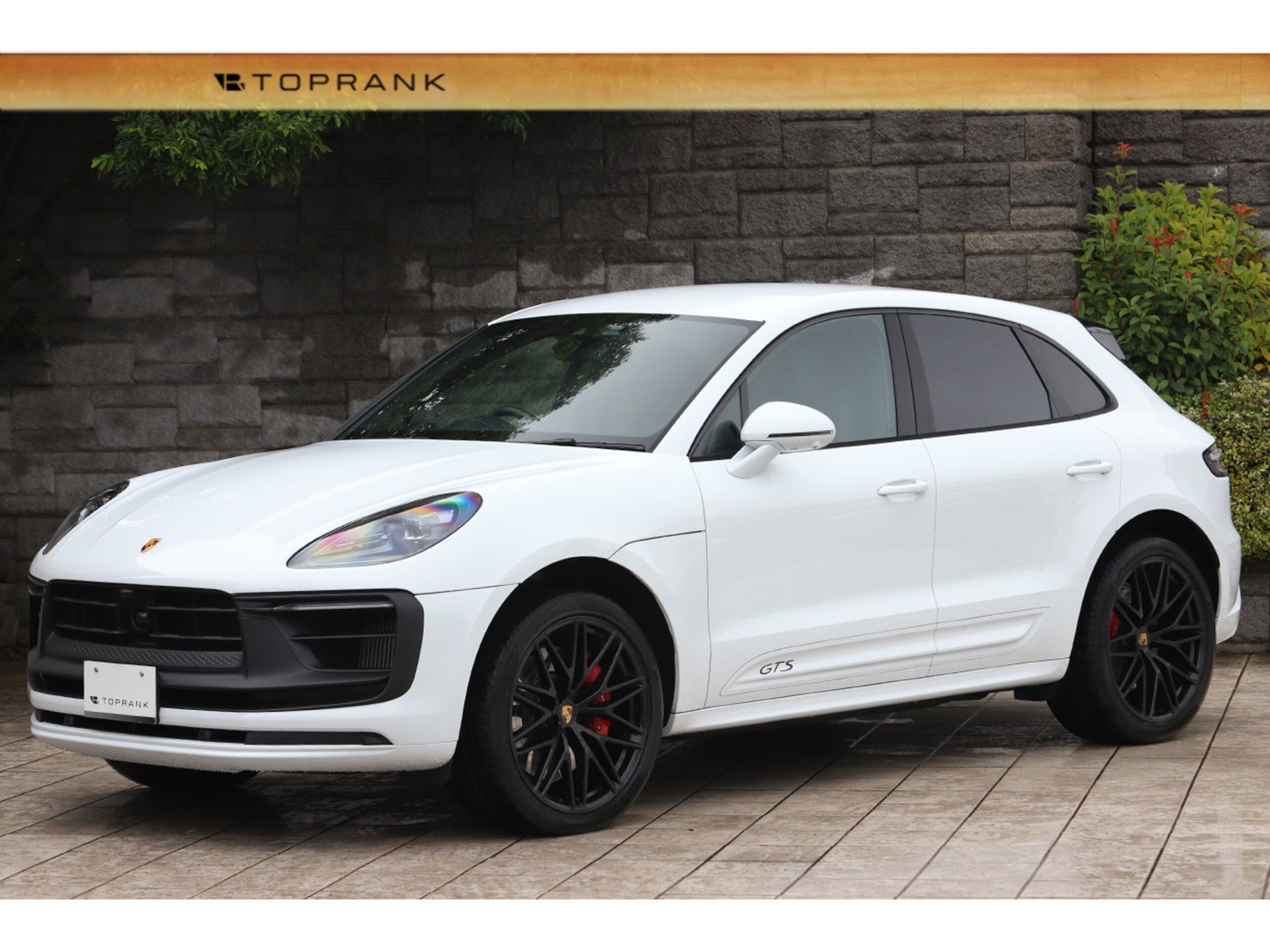 PORSCHE MACAN - View 1