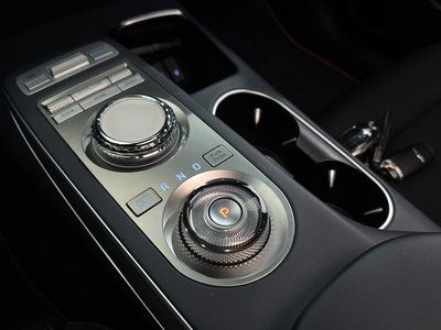 صورة 9 لـ 2022 Genesis GV70