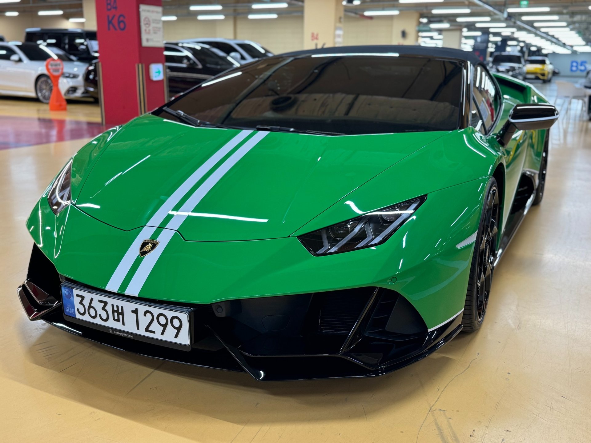 LAMBORGHINI HURACAN - View 1