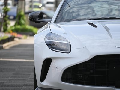 ASTON MARTIN VANTAGE - 7