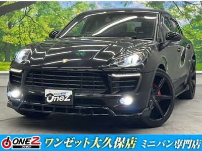 PORSCHE MACAN - 1
