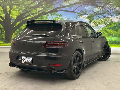 PORSCHE MACAN - 8