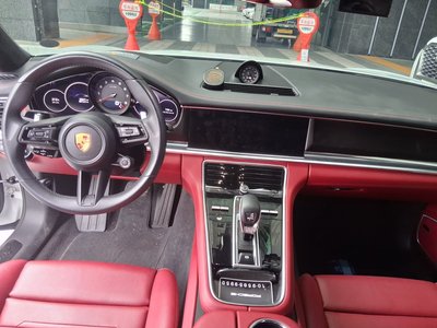 PORSCHE PANAMERA - 4