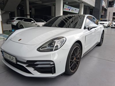 PORSCHE PANAMERA - 1