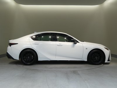 صورة مصغرة 37 لـ 2023 Lexus IS