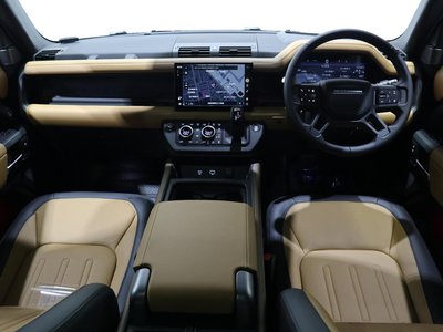 LAND ROVER DEFENDER - 4