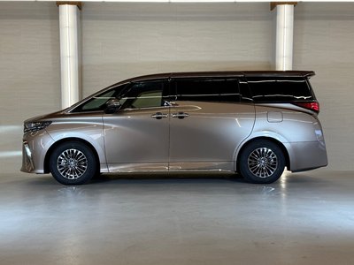 TOYOTA ALPHARD - 1