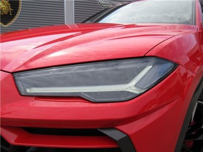 LAMBORGHINI URUS - 8