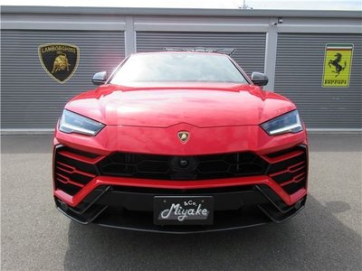 LAMBORGHINI URUS - 4