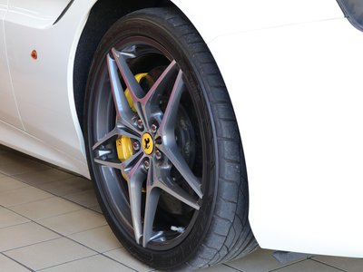 FERRARI CALIFORNIA T - 8