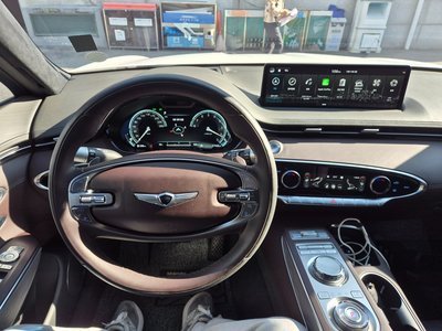 صورة 7 لـ 2023 Genesis GV70