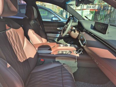 صورة 9 لـ 2023 Genesis GV70